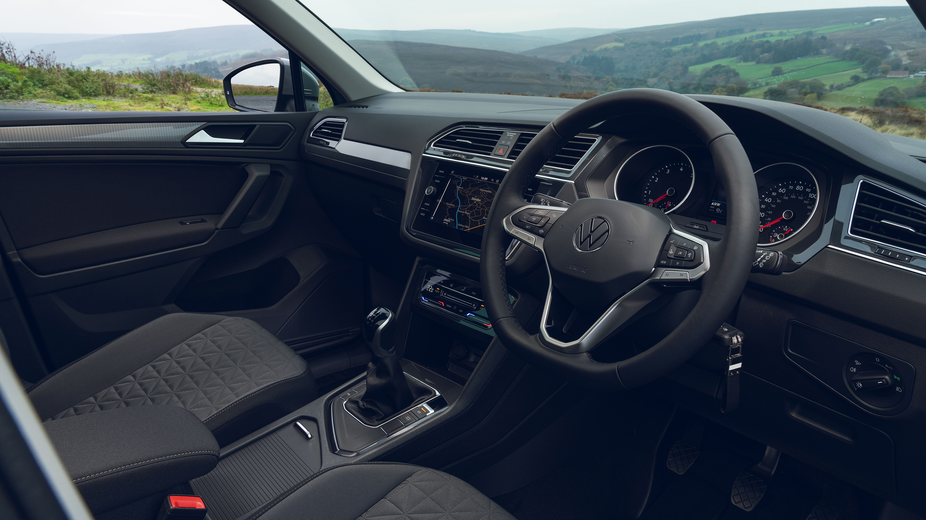 Volkswagen Tiguan Life - interior