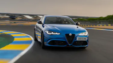 Alfa Romeo Giulia Quadrifoglio - front cornering