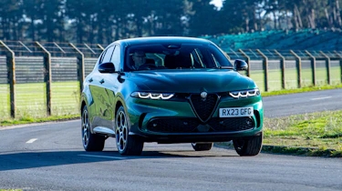 Alfa Romeo Tonale PHEV - front cornering