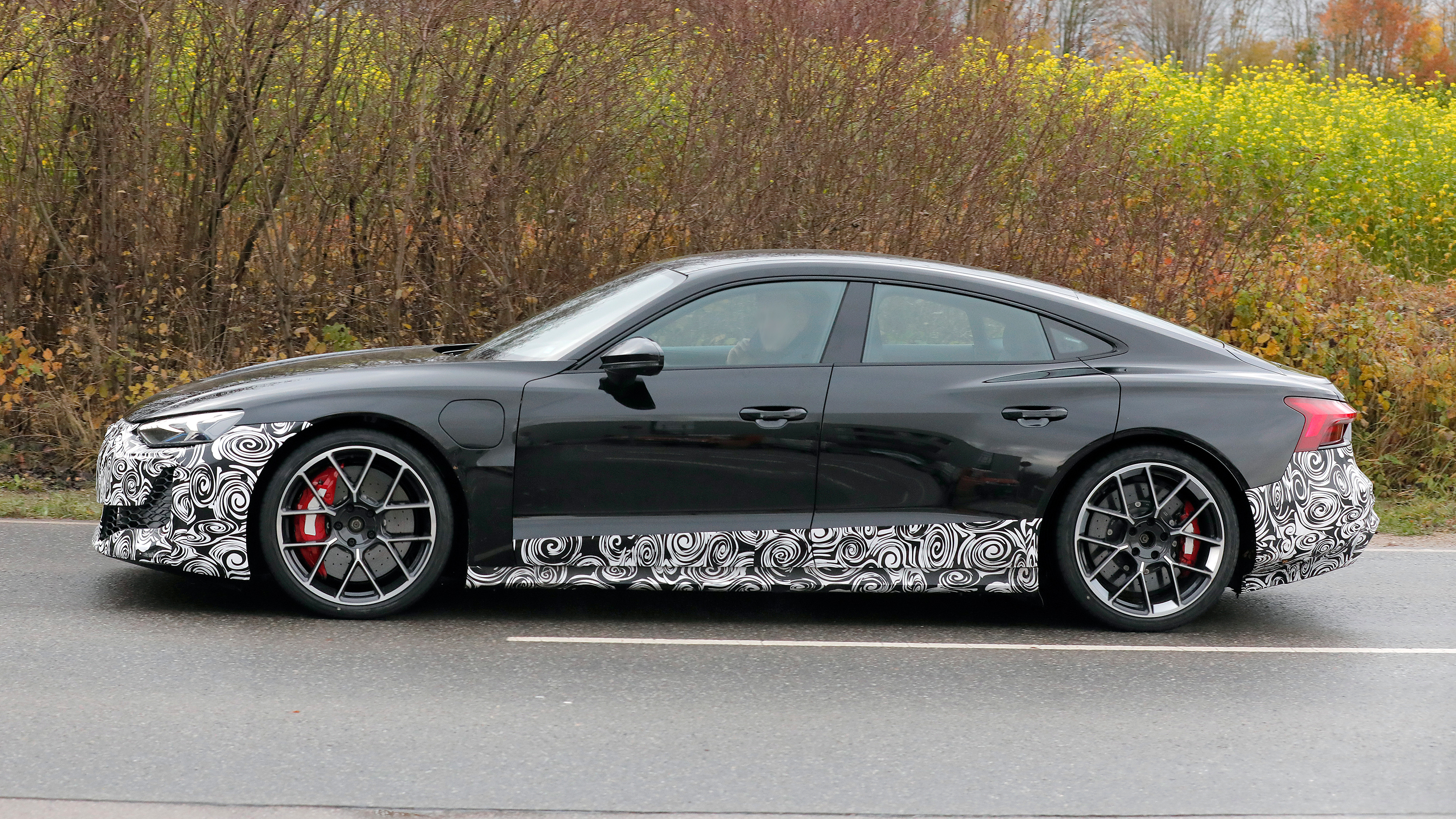 Audi E-Tron GT facelift (camouflaged) - side