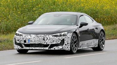 Audi E-Tron GT facelift (camouflaged) - front action
