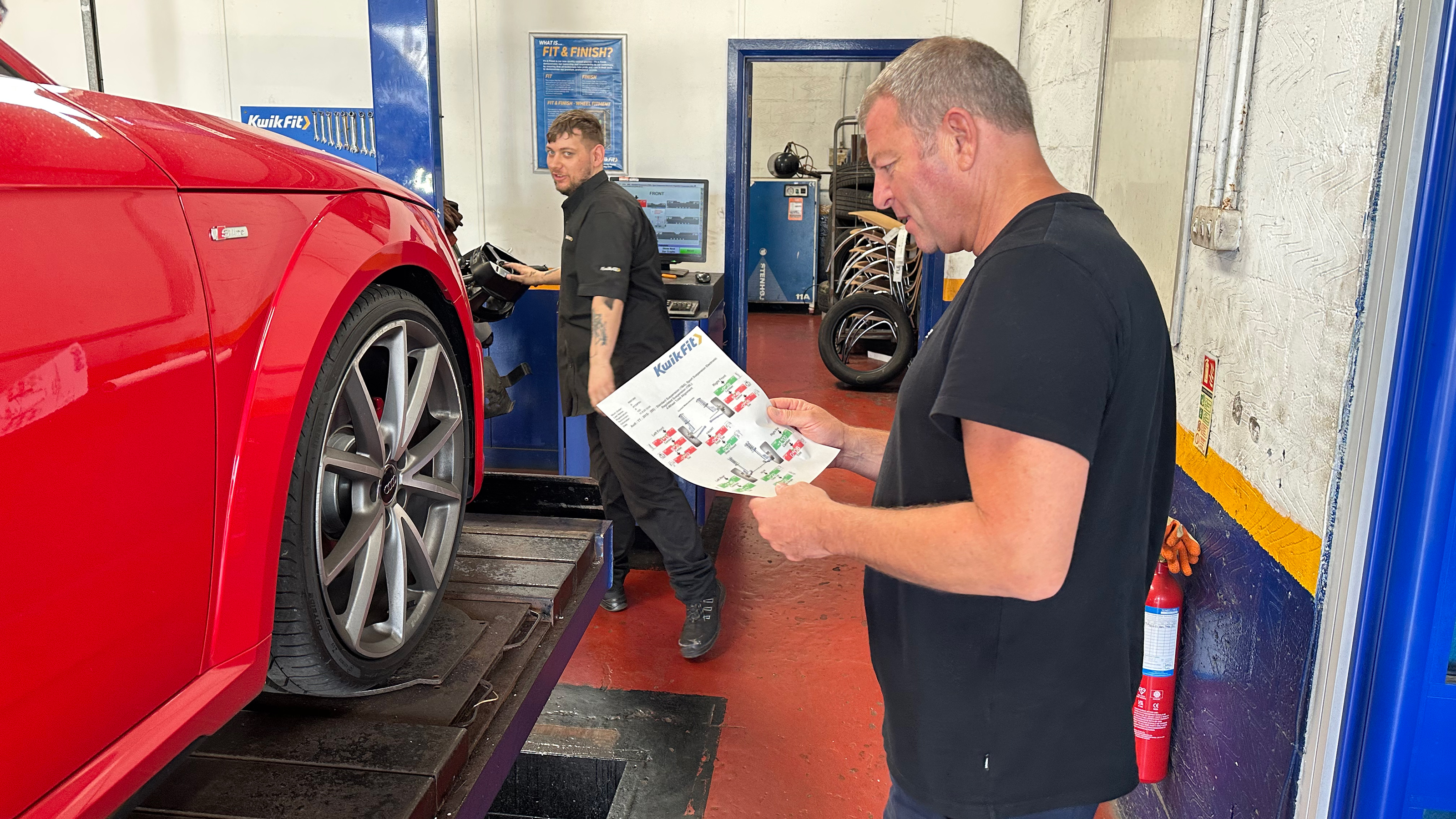 Auto Express special contributor Steve Sutcliffe discussing the Audi TT's damaged wheels with a technician