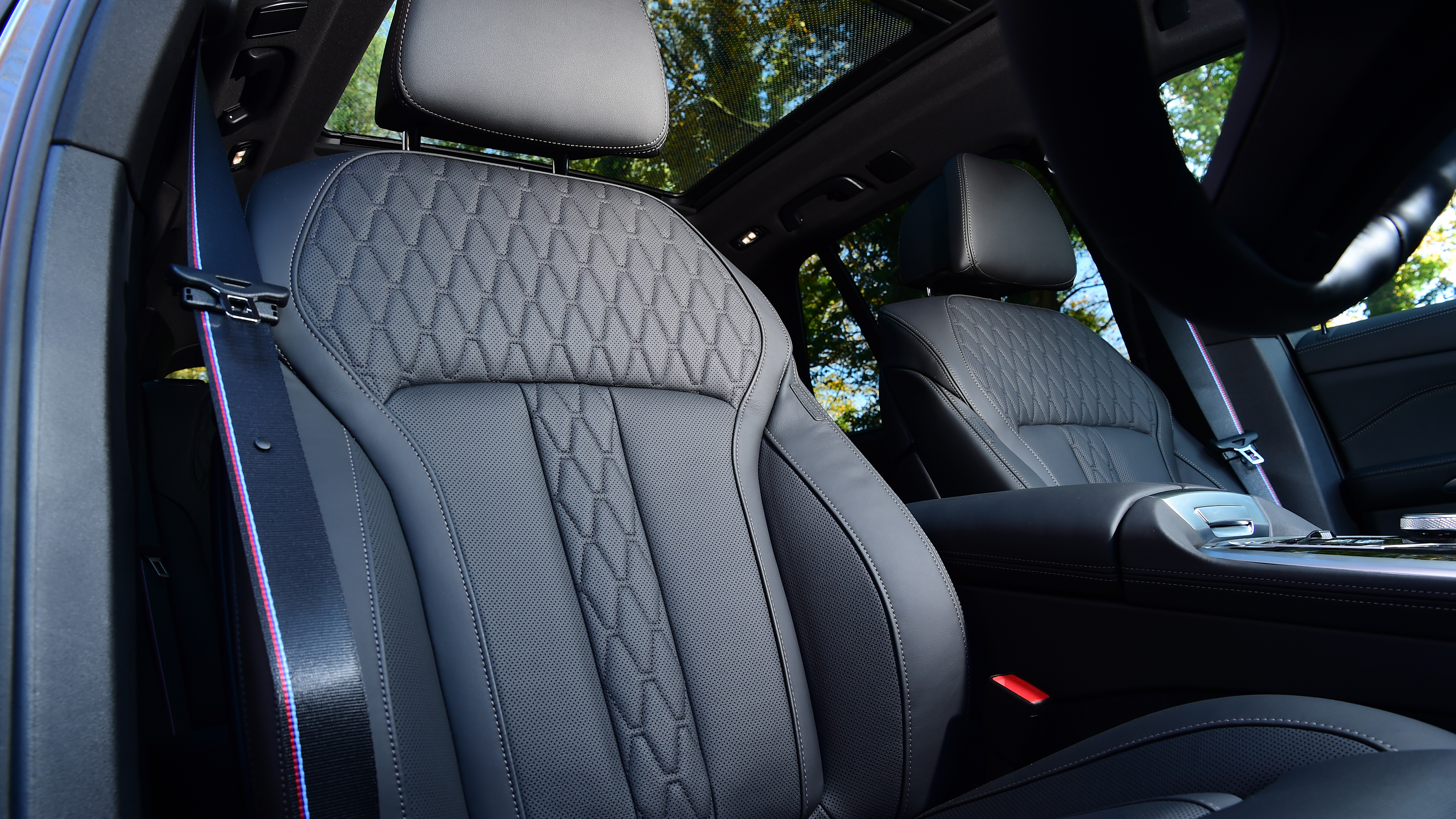 BMW X5 xDrive50e - front seats