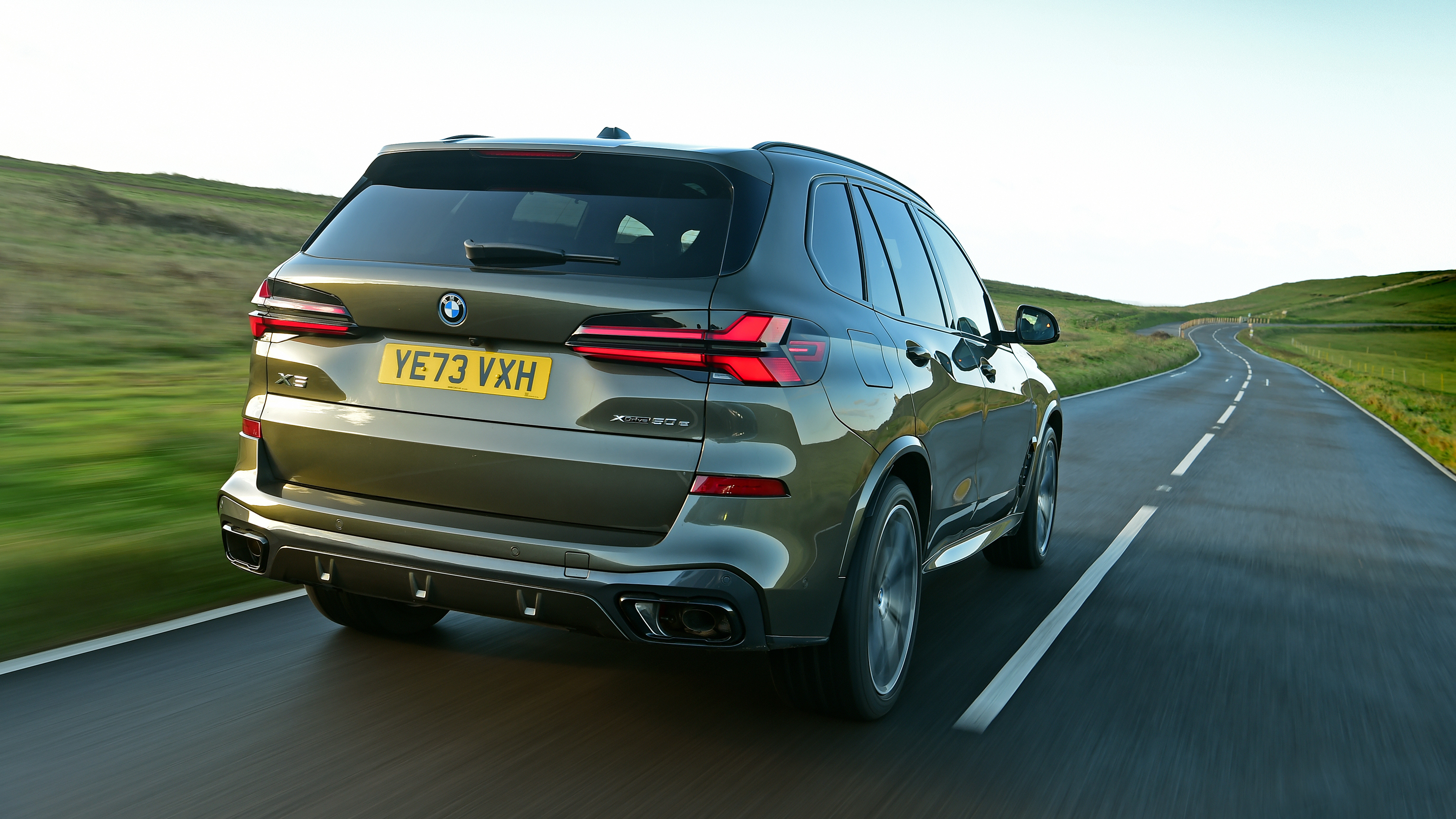 BMW X5 xDrive50e - rear tracking