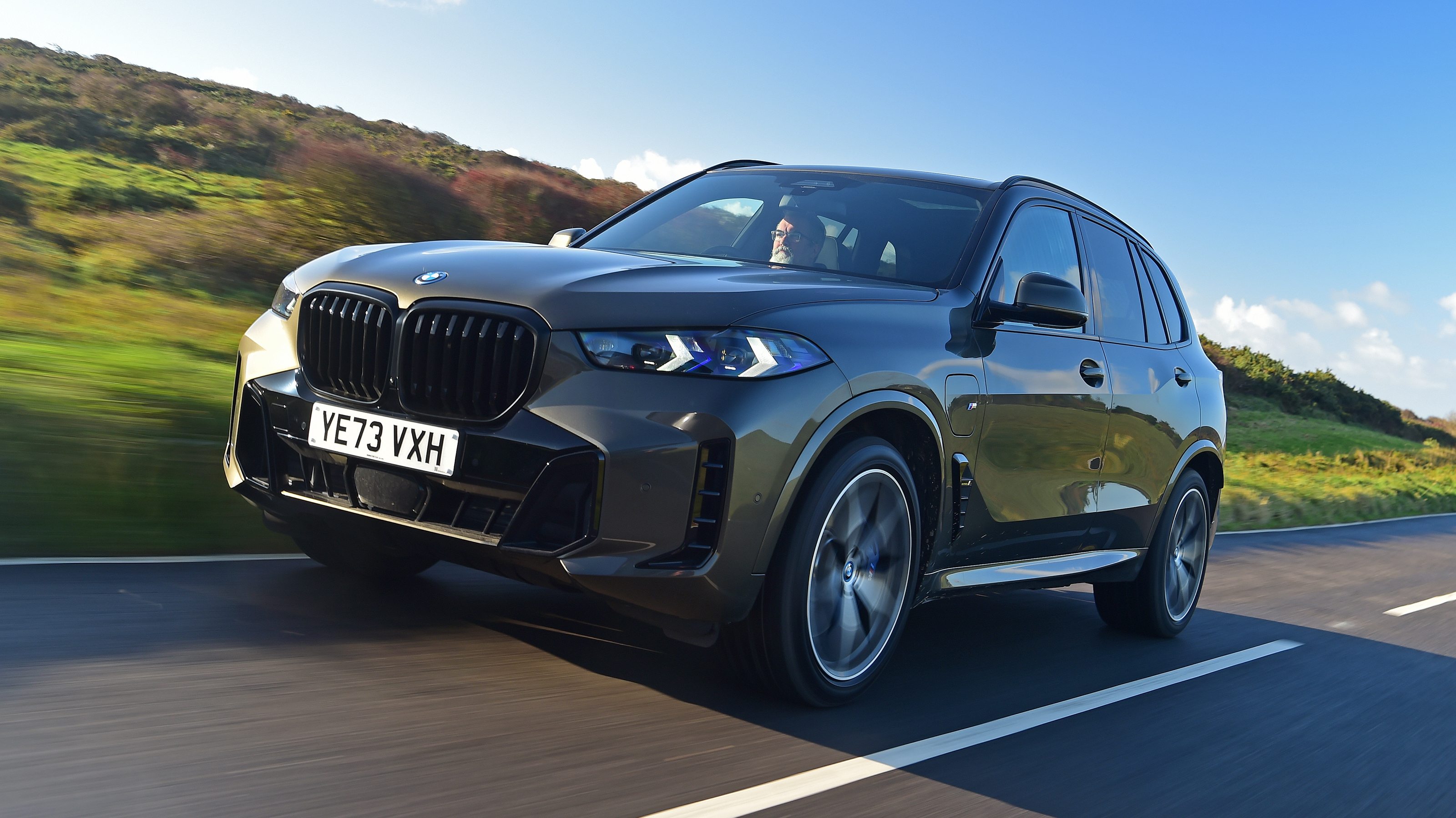BMW X5 xDrive50e - front tracking