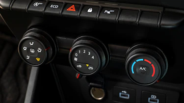 Dacia Duster Commercial - heating controls