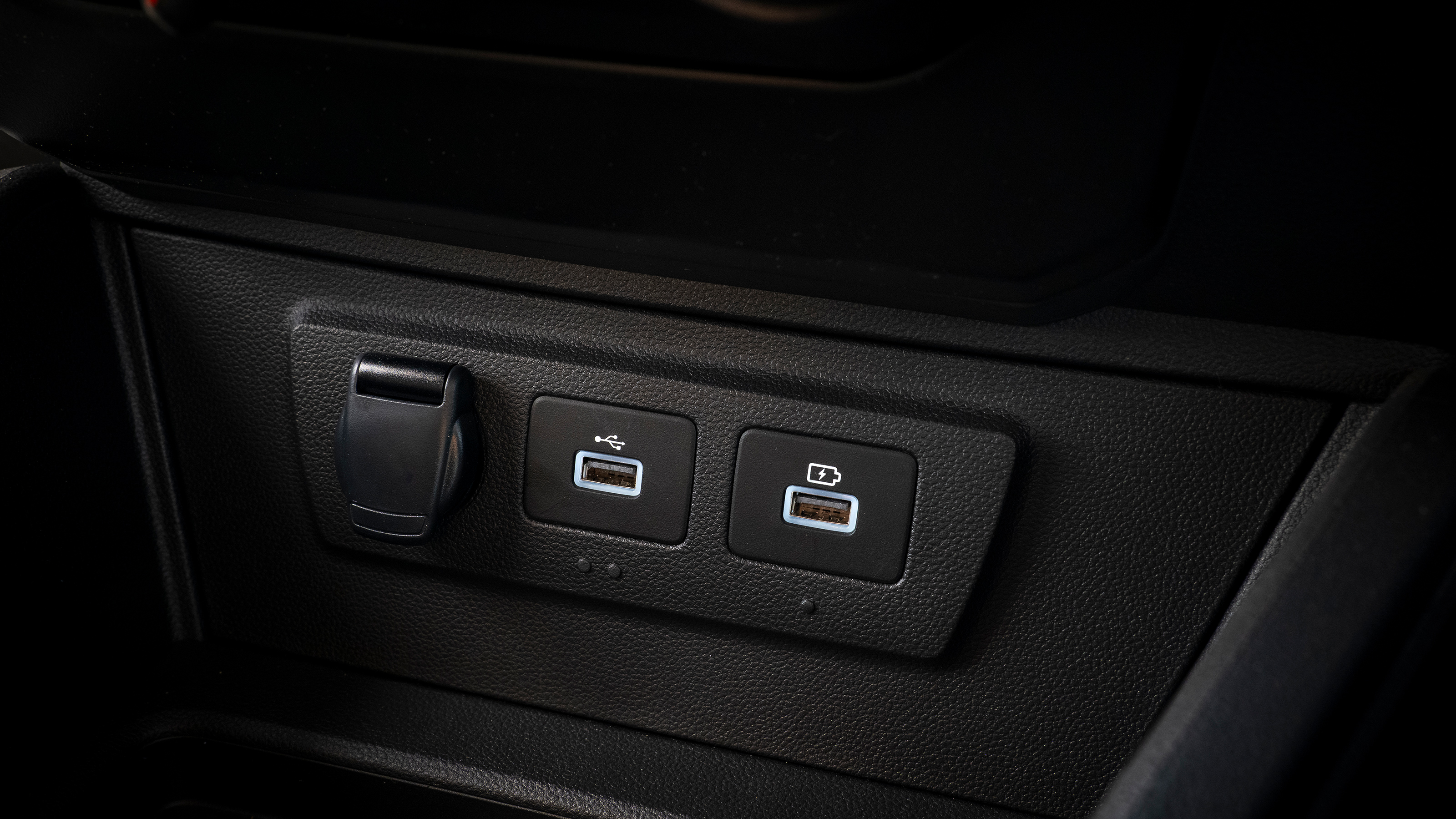 Dacia Duster Commercial - USB ports