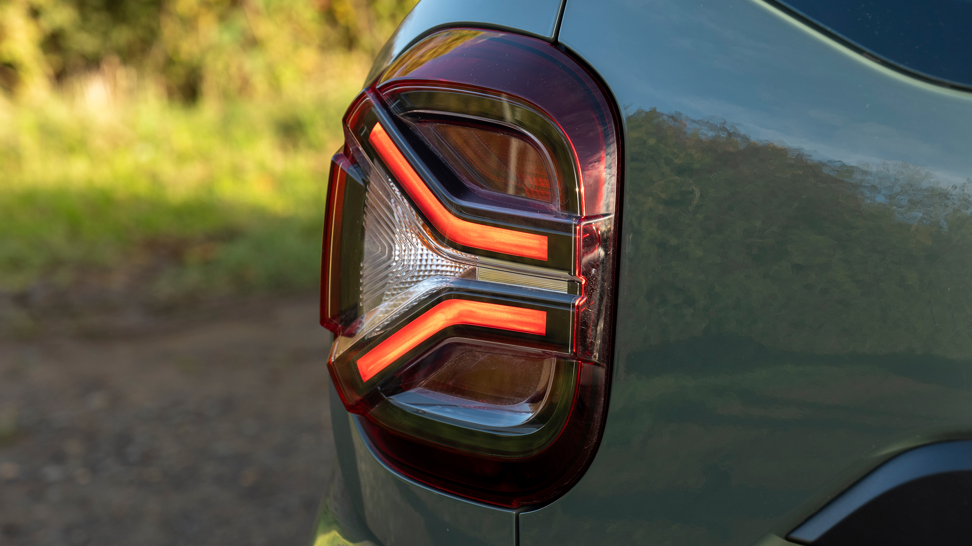 Dacia Duster Commercial - taillights 