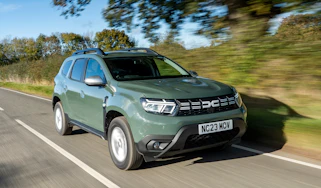 Dacia Duster Commercial - front tracking