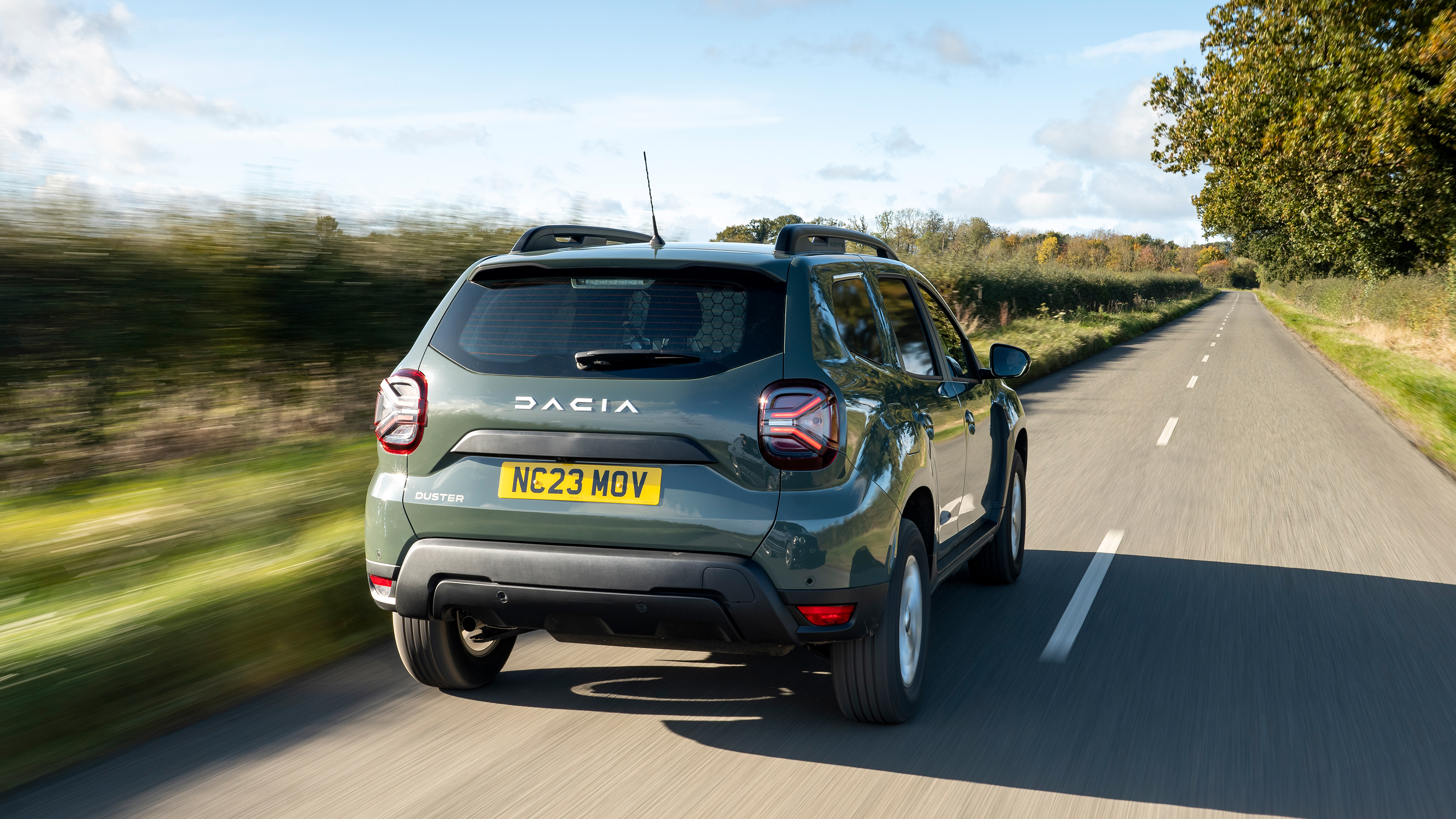 Dacia Duster Commercial - rear tracking