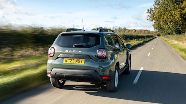 Dacia Duster Commercial - rear tracking