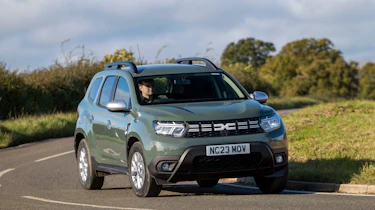 Dacia Duster Commercial - front cornering