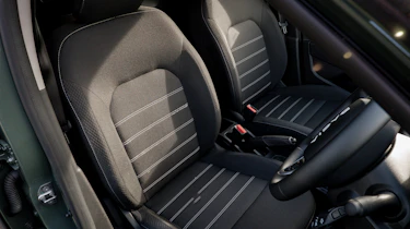 Dacia Duster Commercial - seats