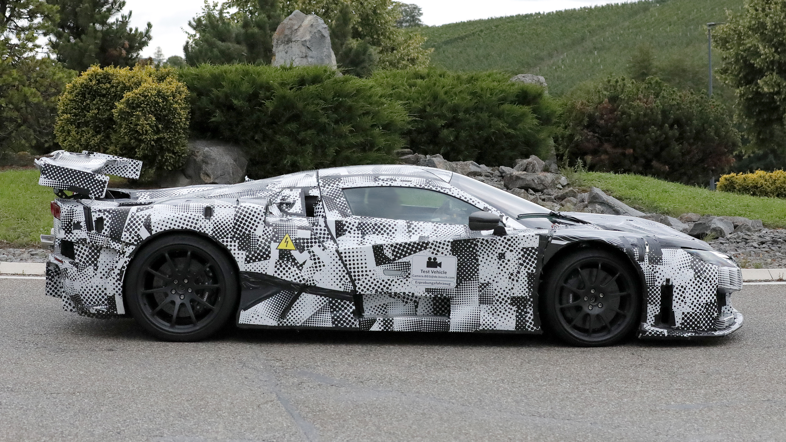 Ferrari 'F250' hypercar - side 
