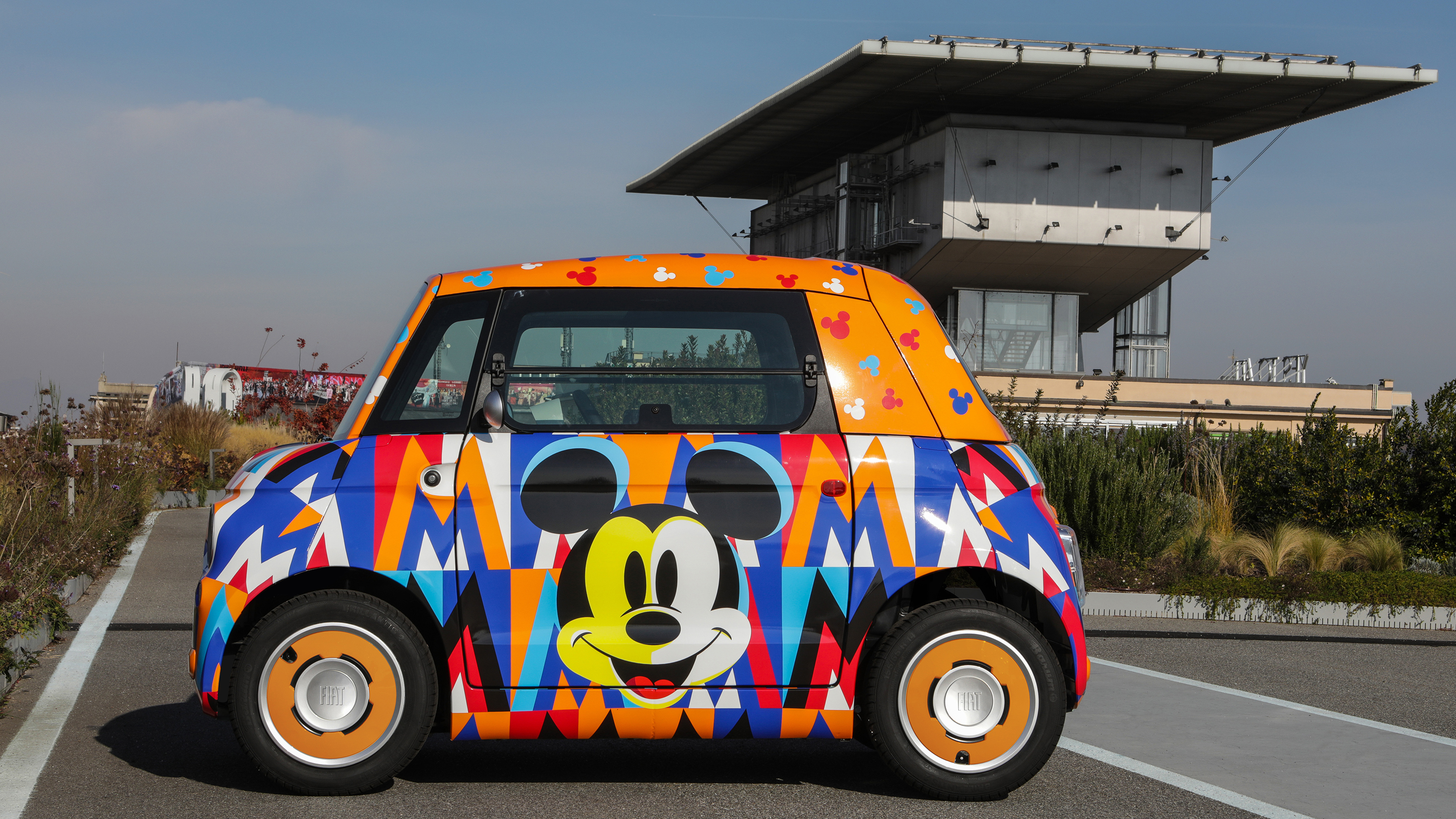 Fiat Topolino Disney special in 'Modern' livery - side static