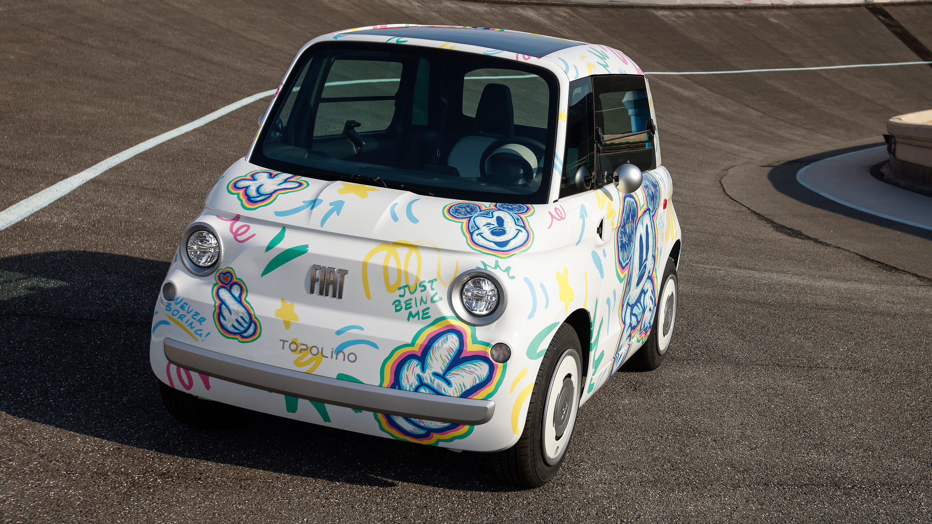 Fiat Topolino Disney special in 'Street' livery - front tracking