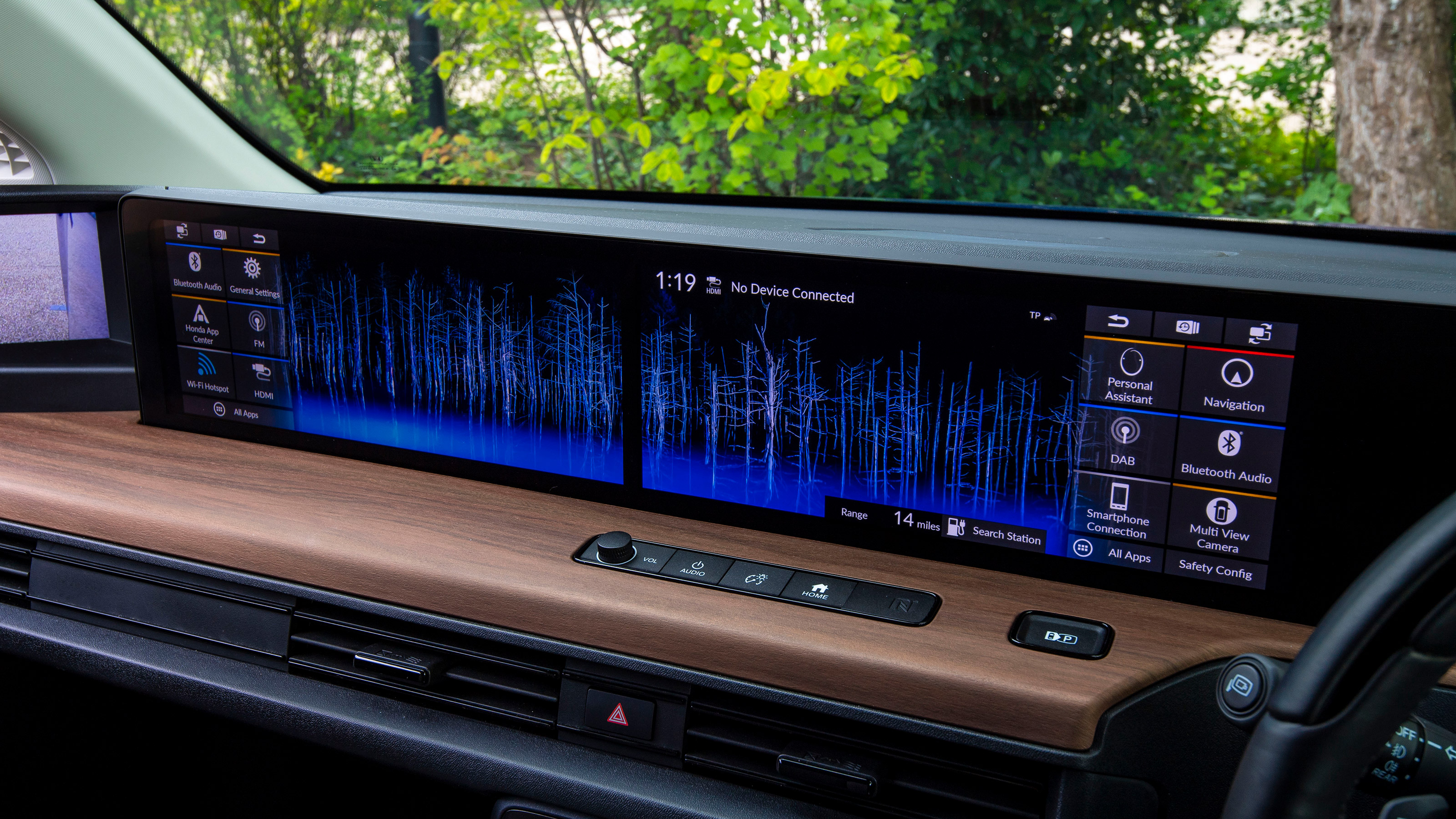 Honda e - screens