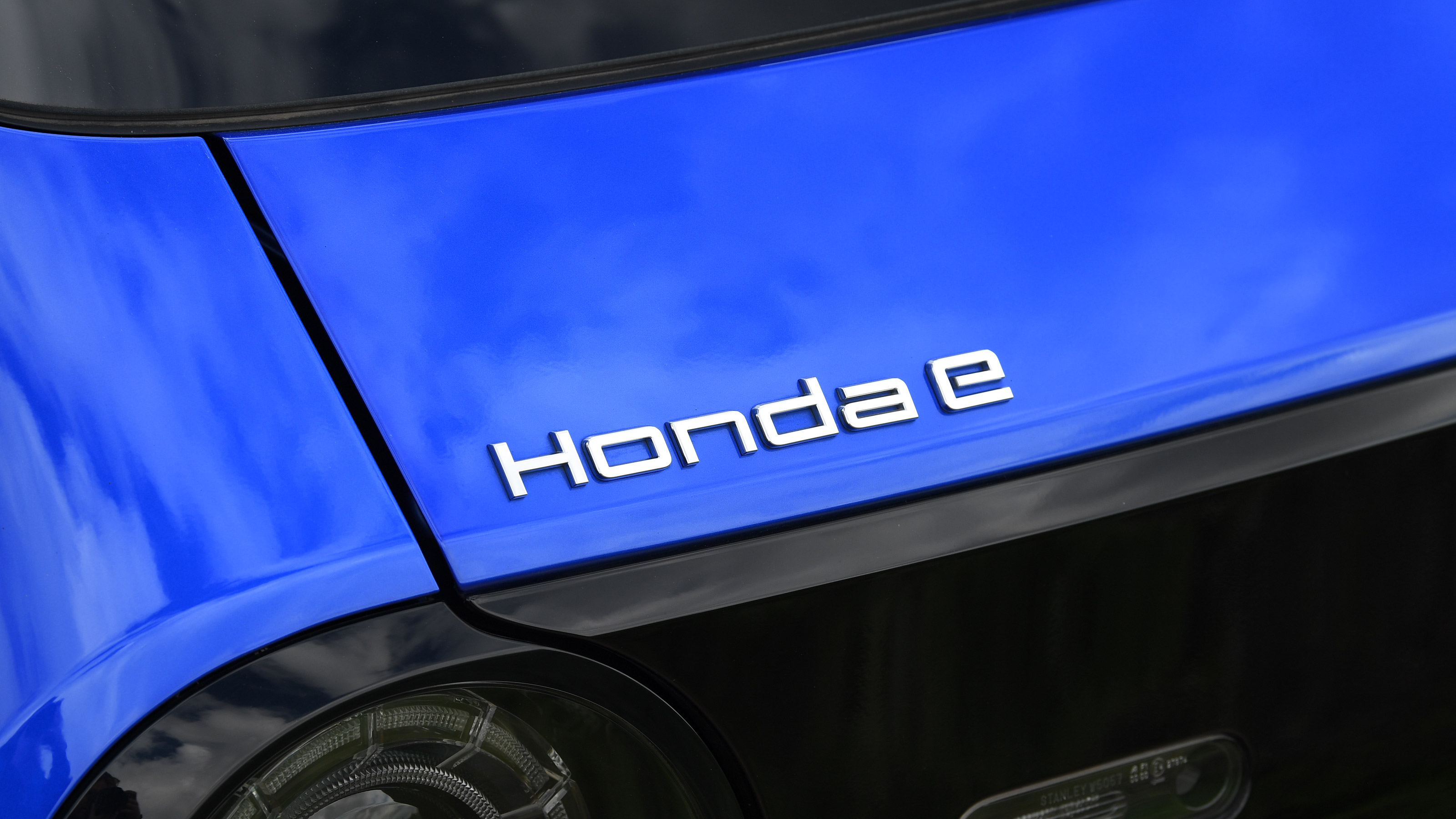 Honda e - badge