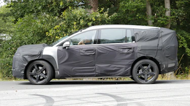 Hyundai Ioniq 9 (camouflaged) - side
