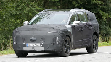 Hyundai Ioniq 9 (camouflaged) - front