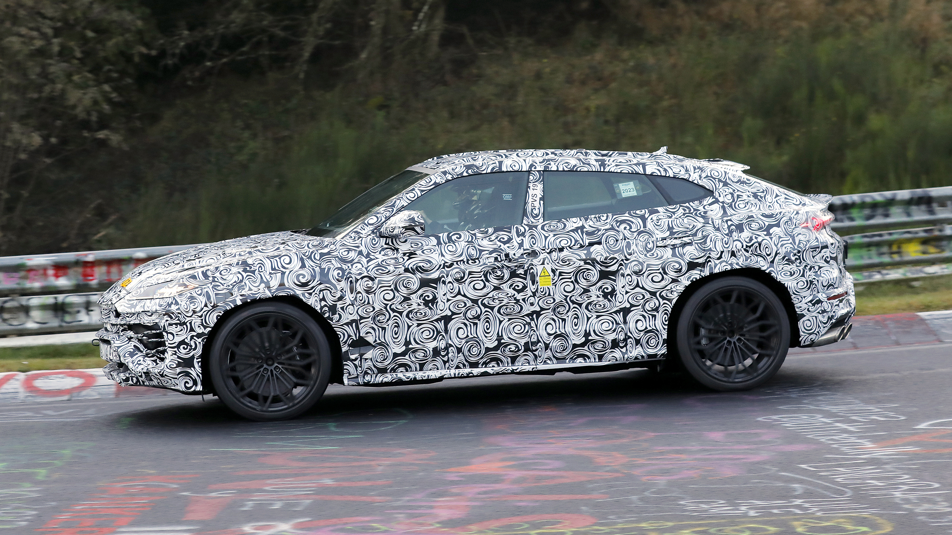 Lamborghini Urus PHEV (camouflaged) - side