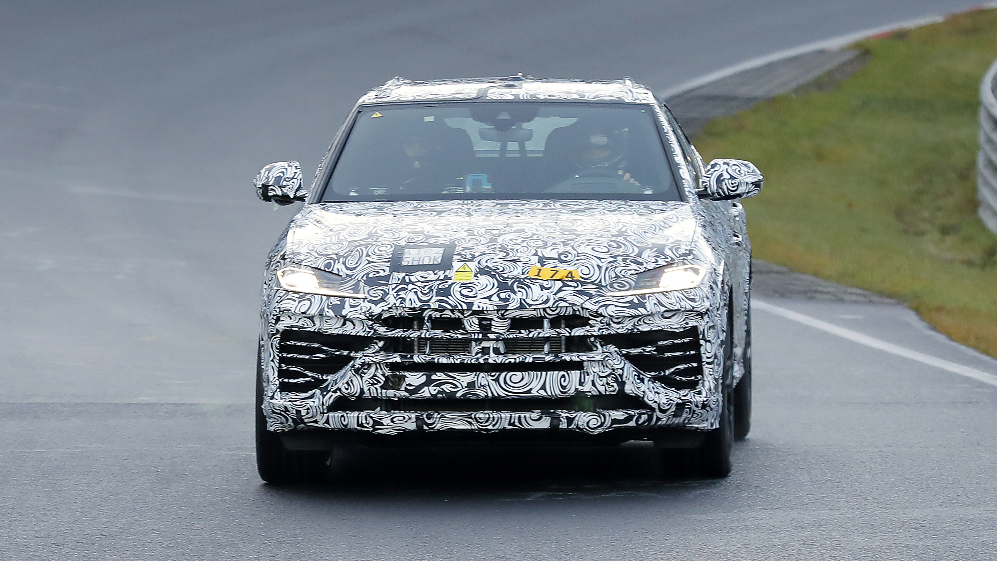 Lamborghini Urus PHEV (camouflaged) - side