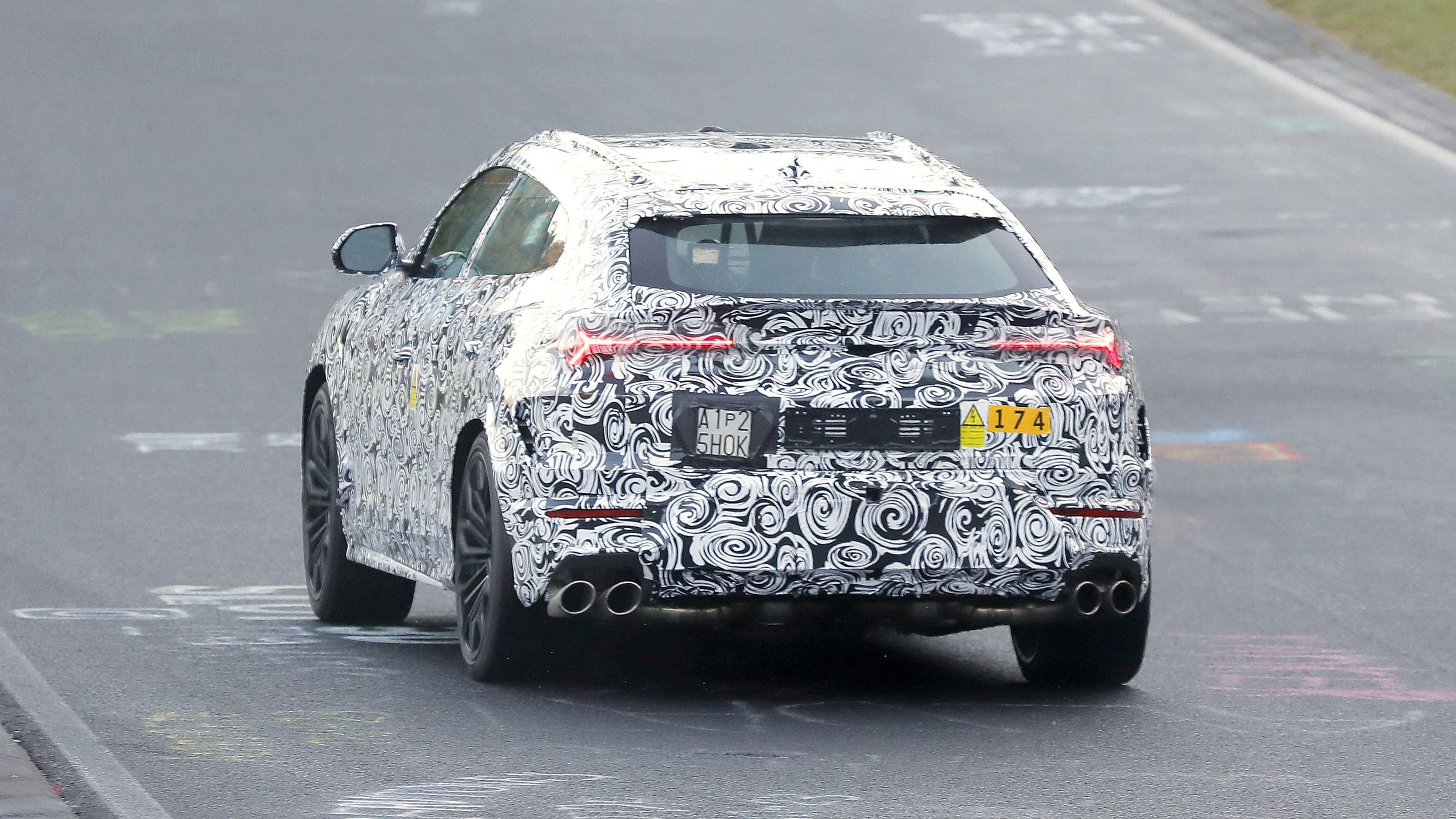 Lamborghini Urus PHEV (camouflaged) - rear