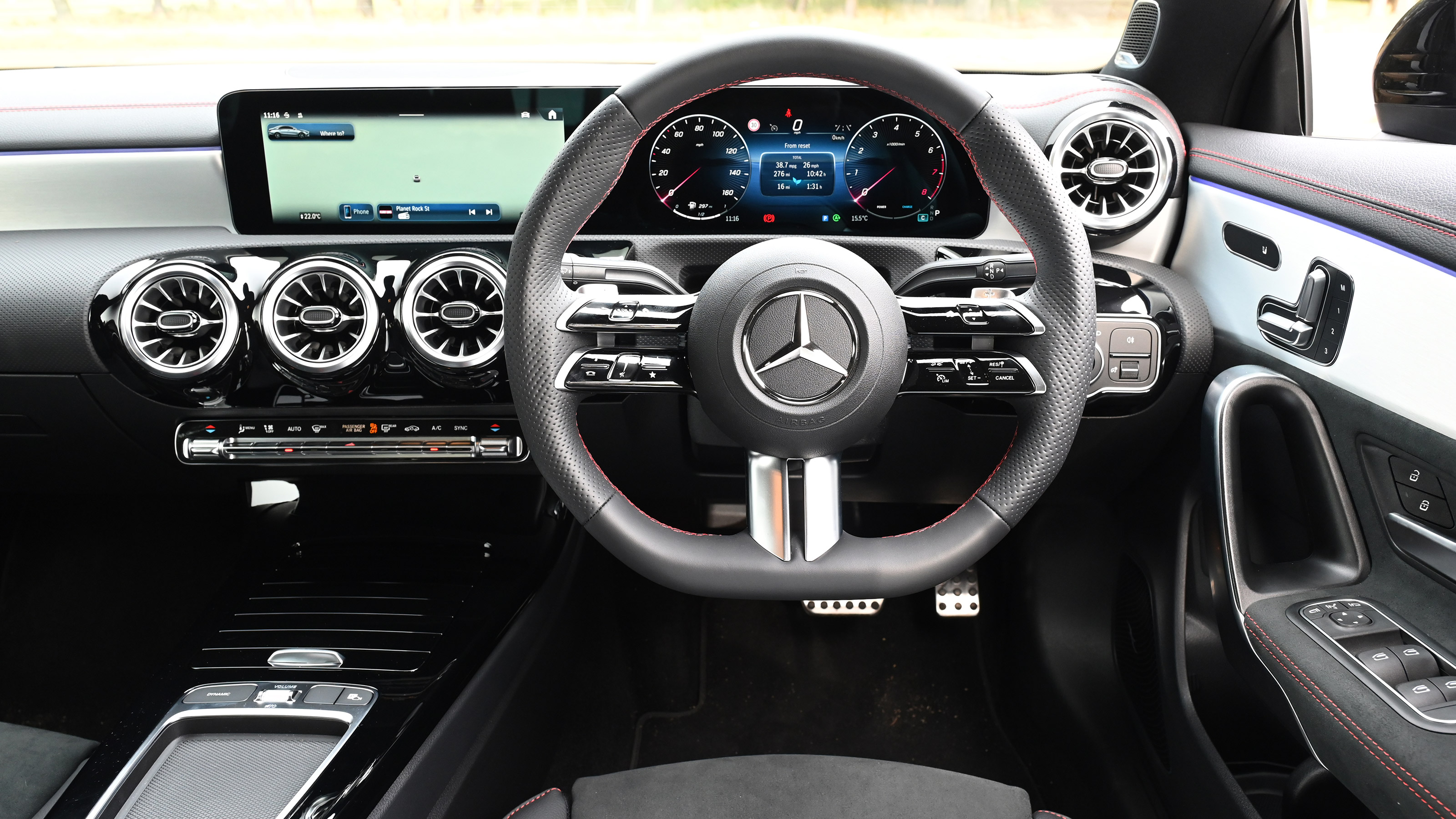 Mercedes CLA - dash