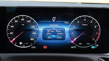Mercedes CLA - dials