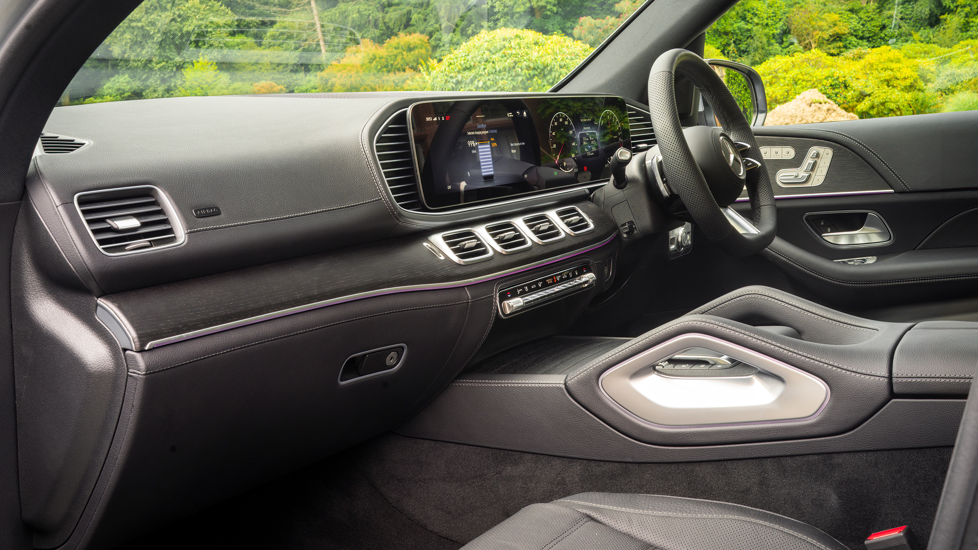 Mercedes GLE400e - interior (passenger view)