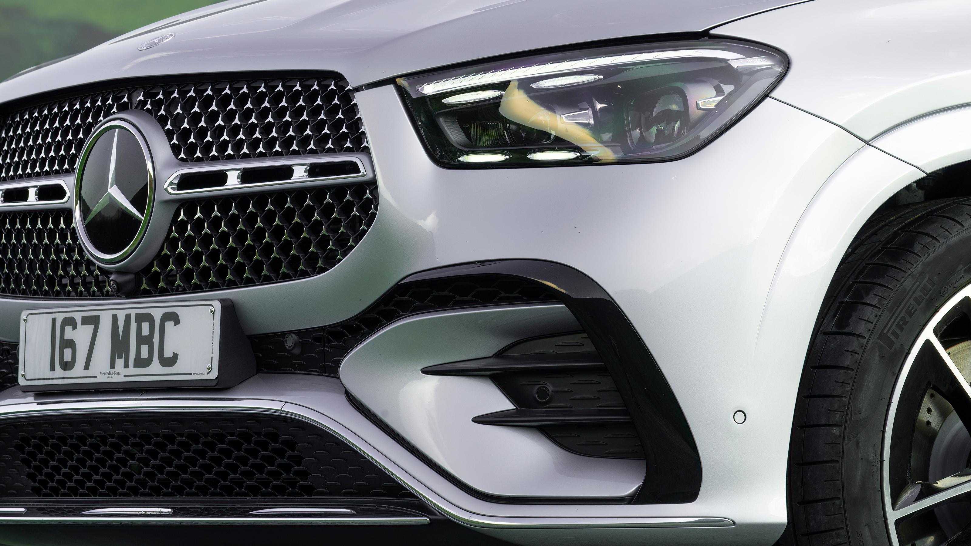 Mercedes GLE 400e - headlight and grille