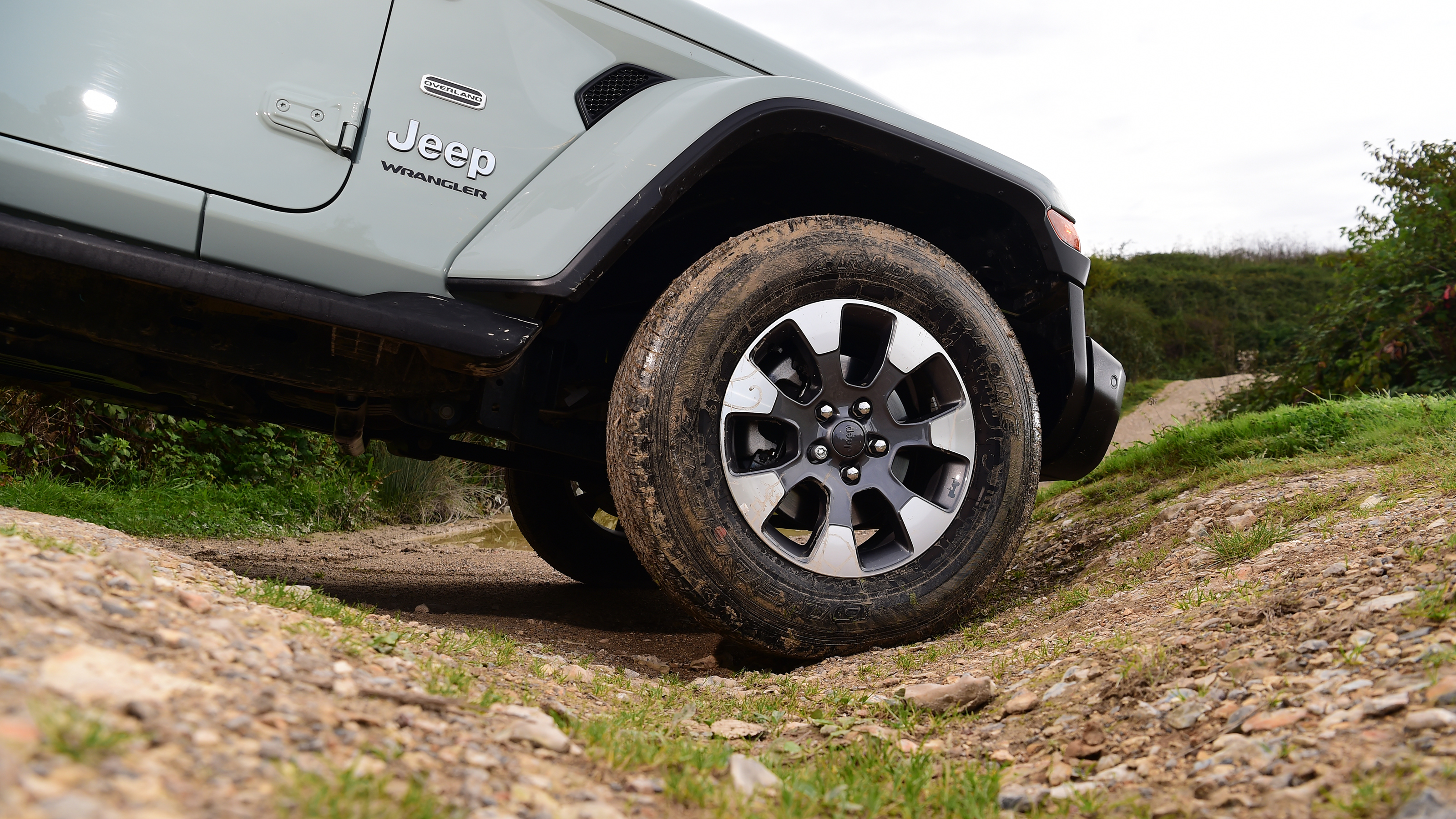 Jeep Wrangler - wheel on slope