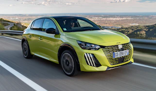 Peugeot e-208 - front tracking