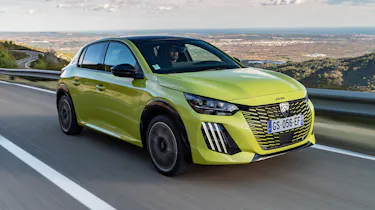 Peugeot e-208 - front tracking