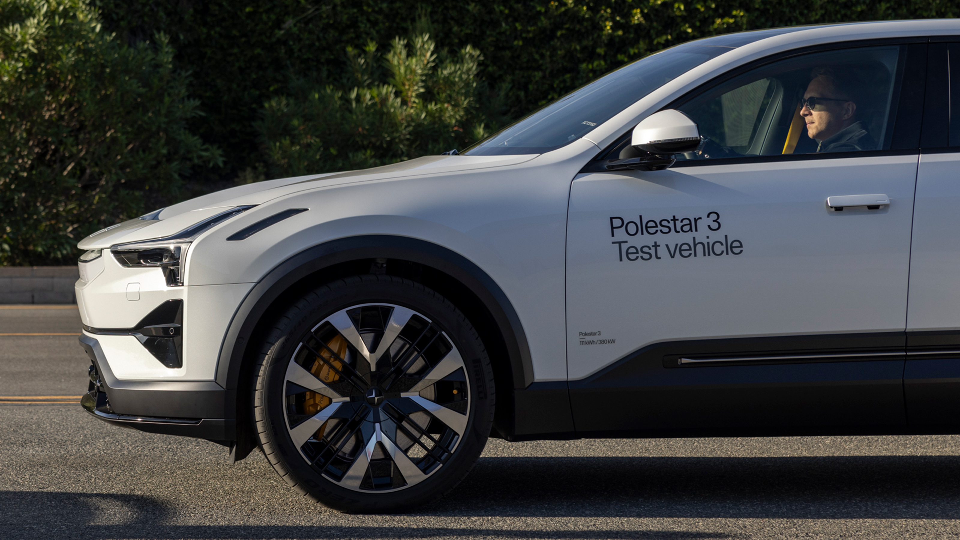 Polestar 3 - side profile front 