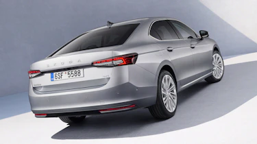 Skoda Superb - rear/side