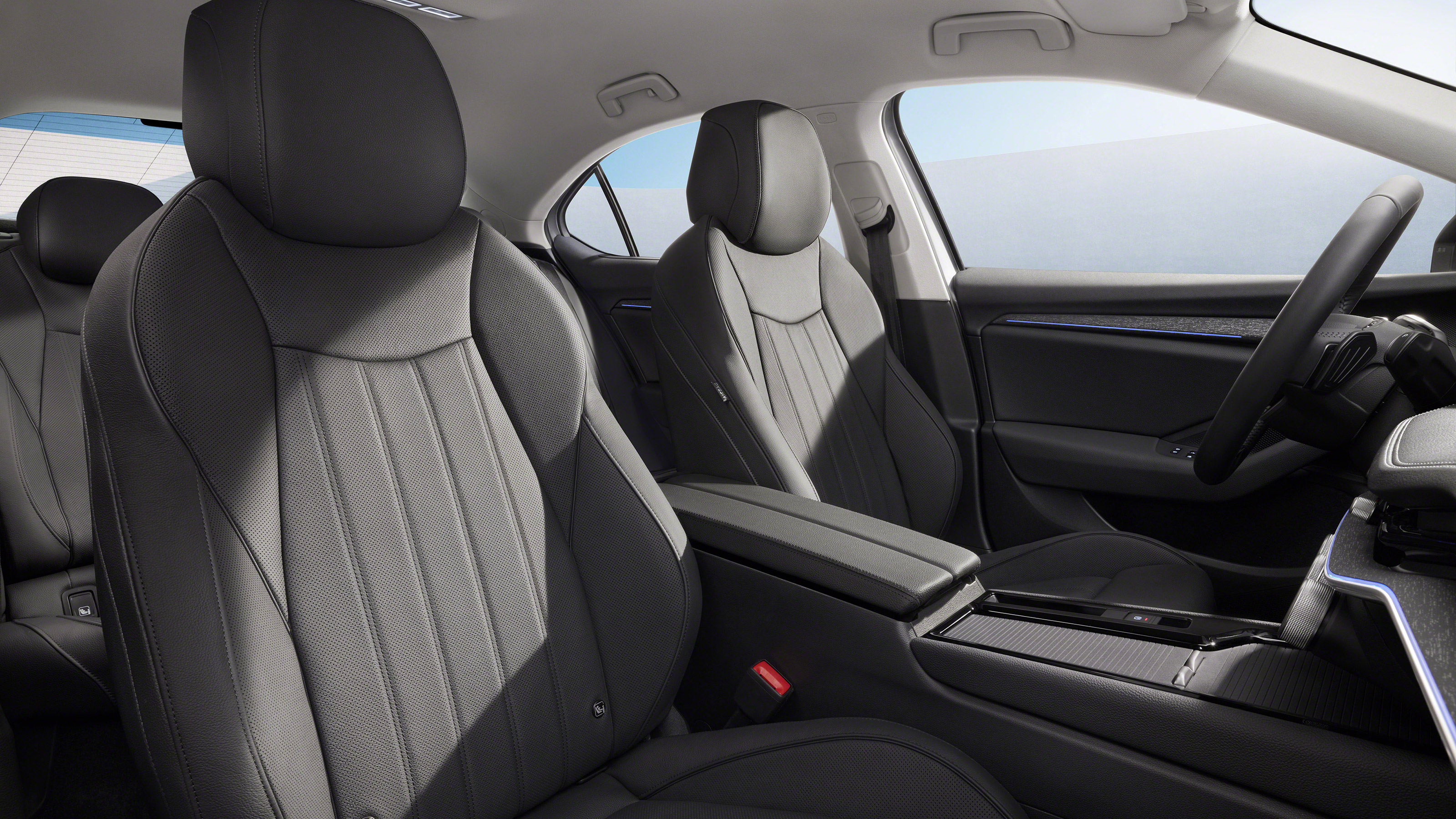 Skoda Superb - front seats