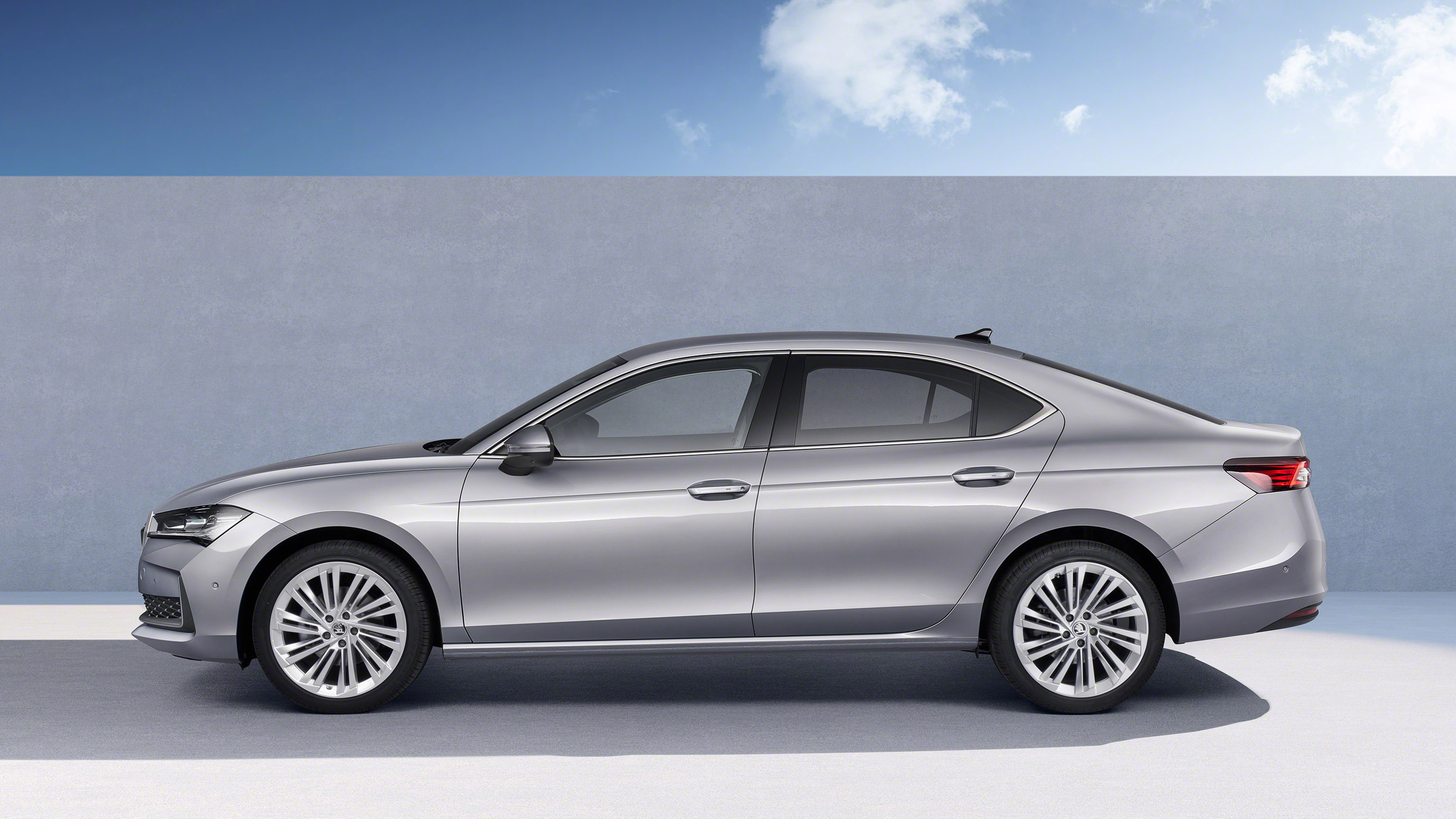 Skoda Superb - side