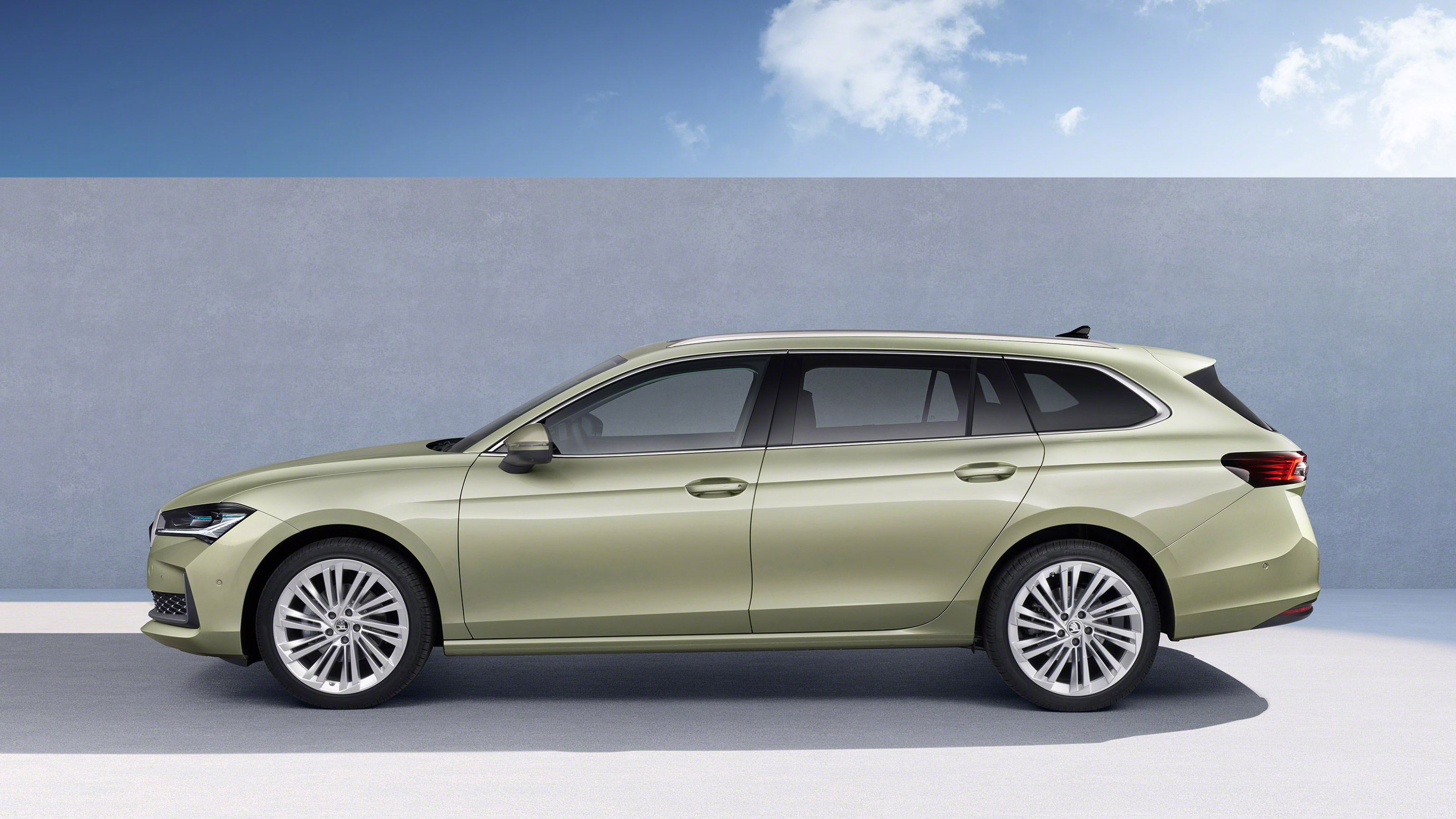 Skoda Superb Estate - side