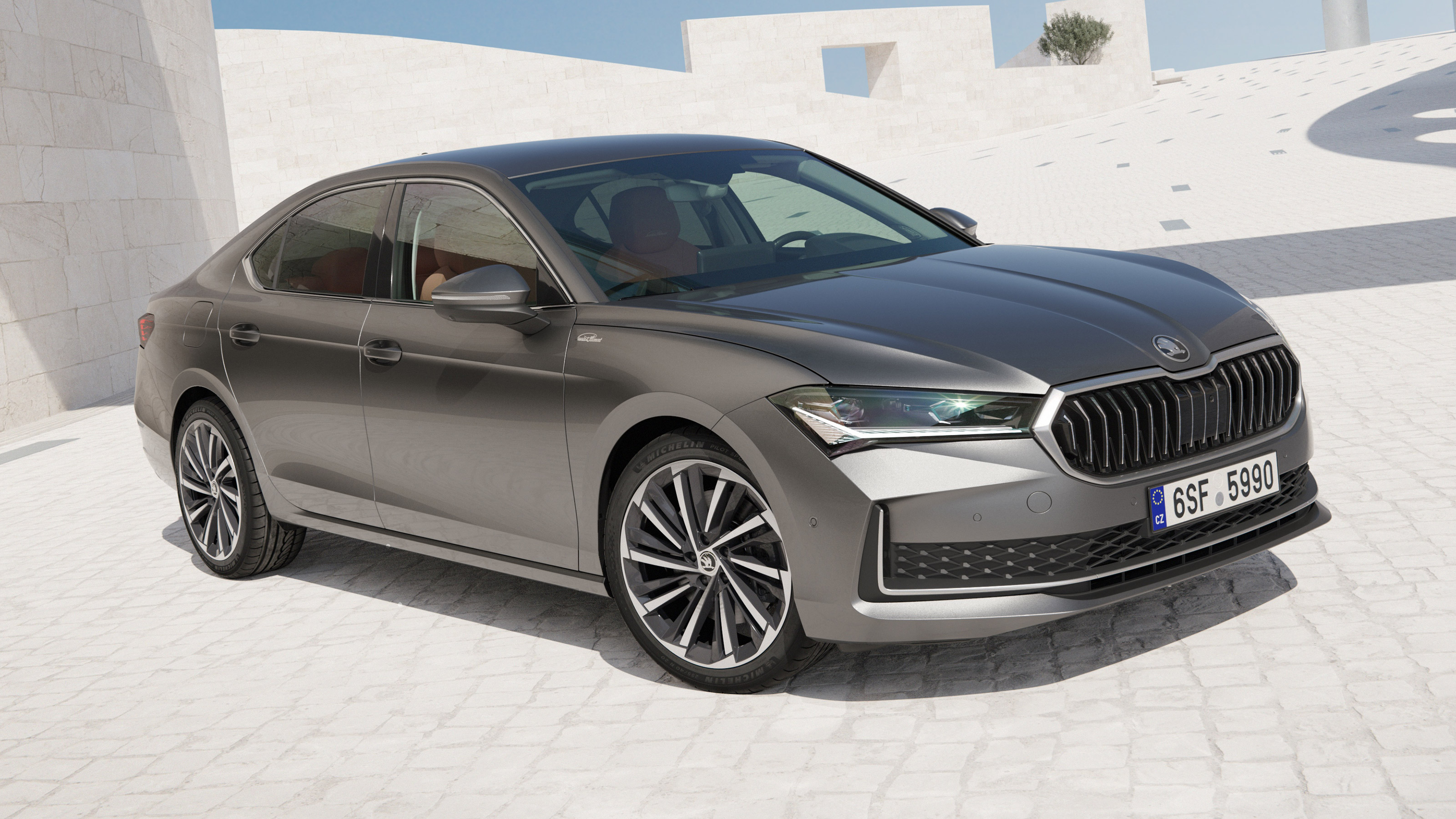 Skoda Superb - front