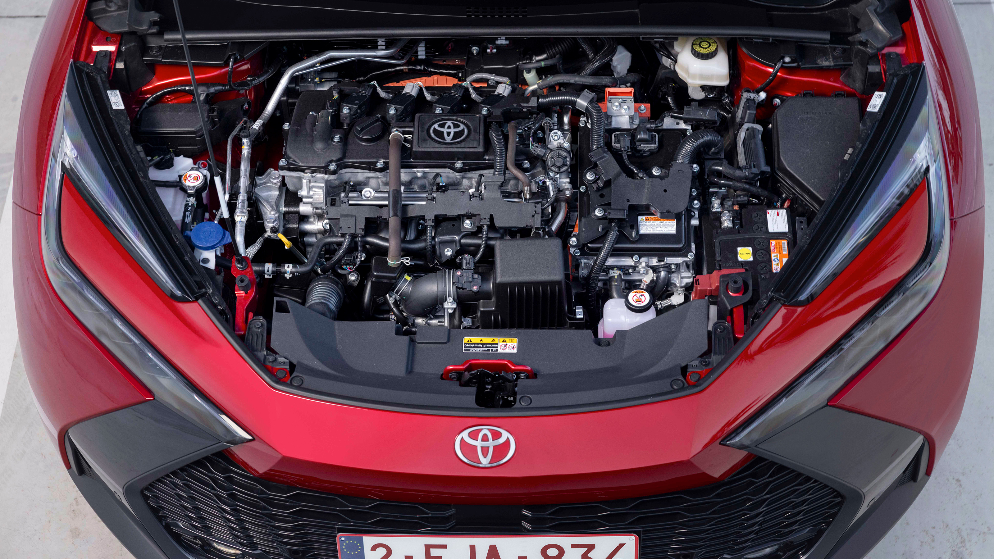 Toyota C-HR - engine bay