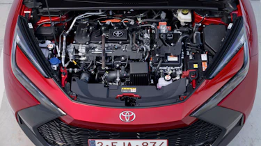Toyota C-HR - engine bay