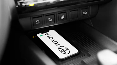 Toyota C-HR - wireless charging pad