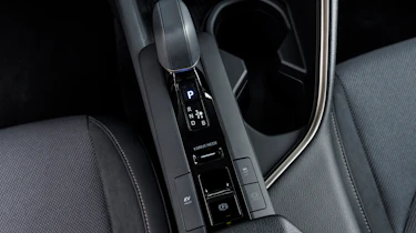 Toyota C-HR - gear selector