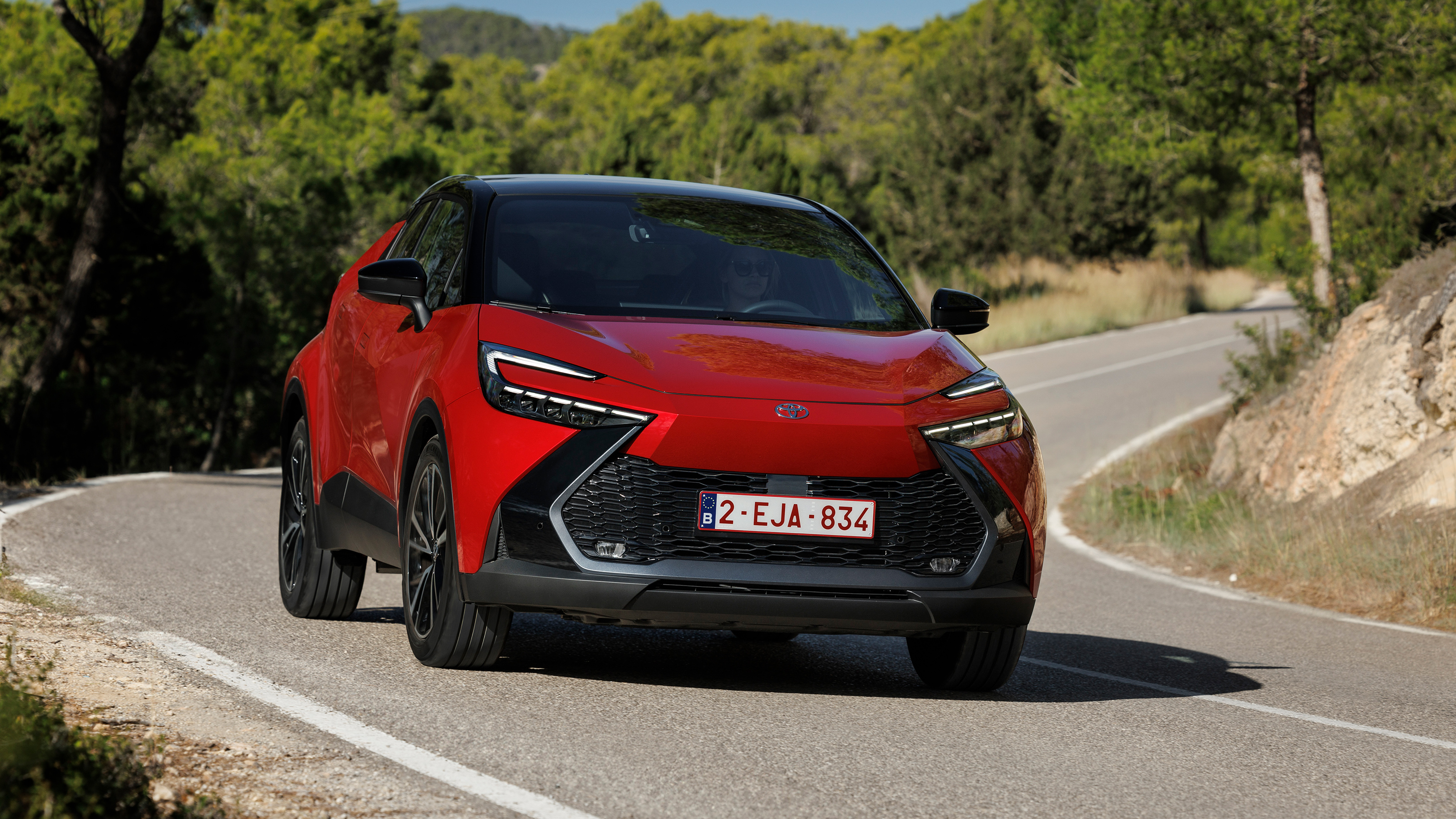 Toyota C-HR - front cornering