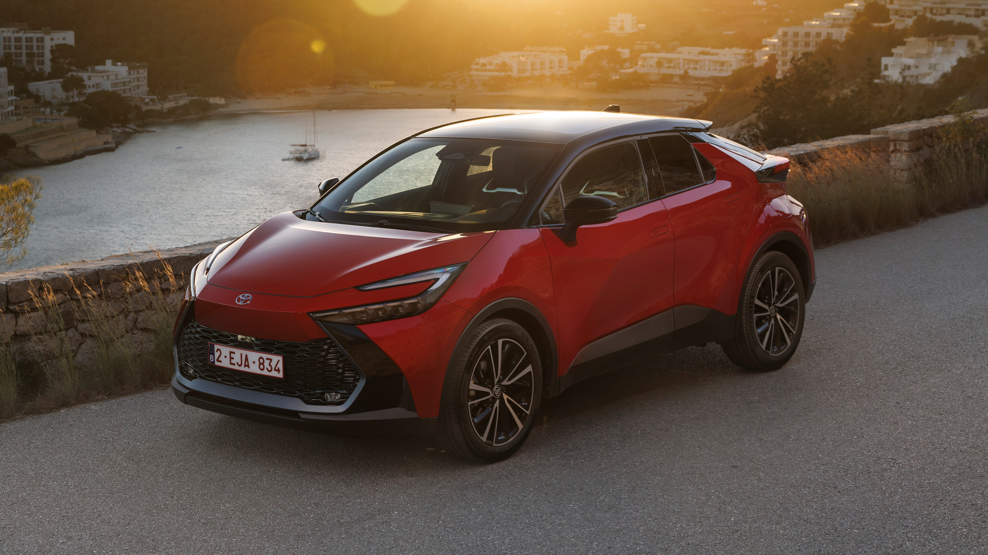 Toyota C-HR - front static