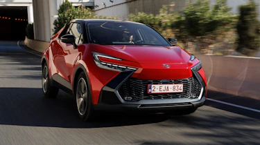 Toyota C-HR - front tracking