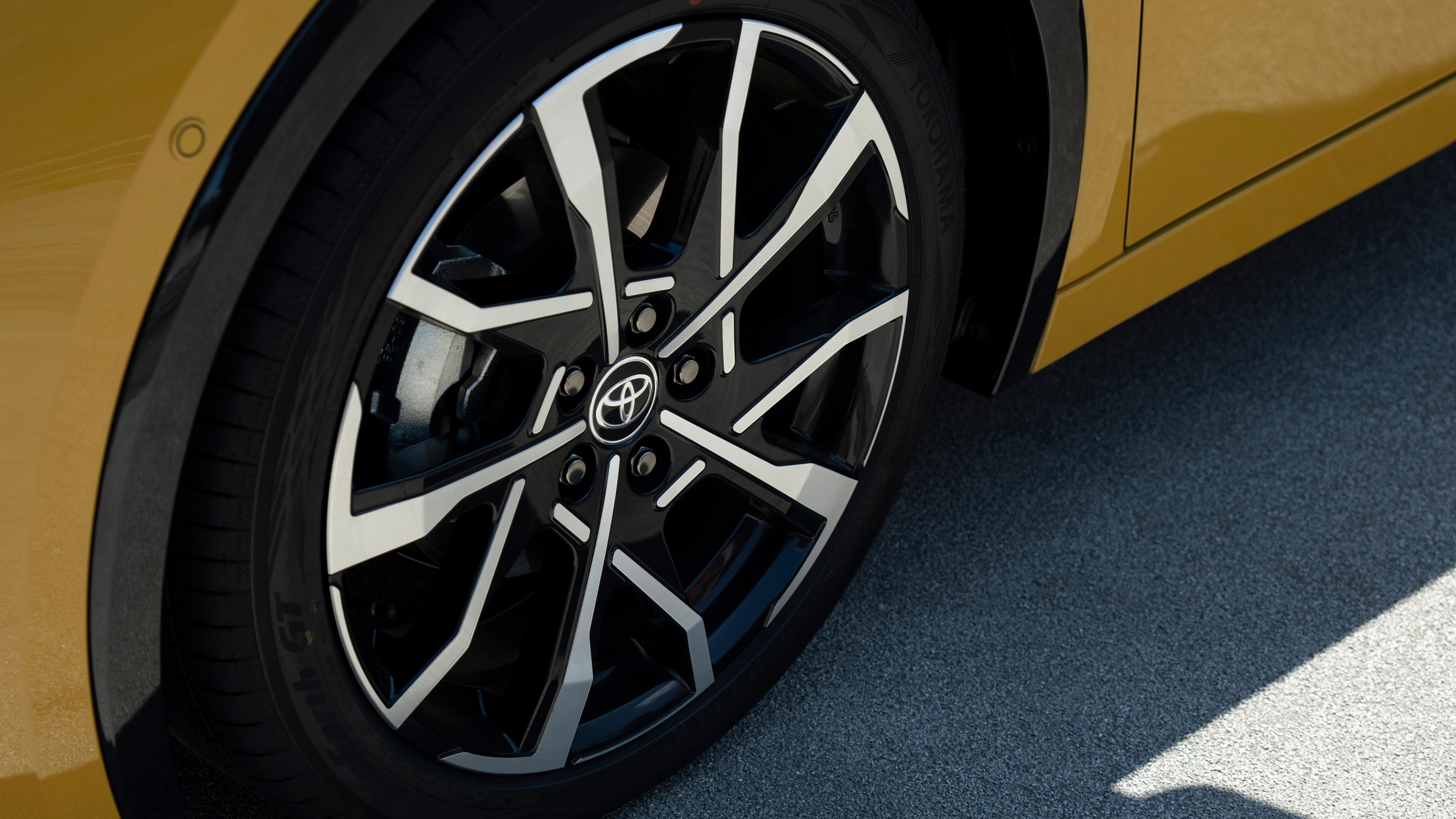 2023 Toyota Prius PHEV - wheel
