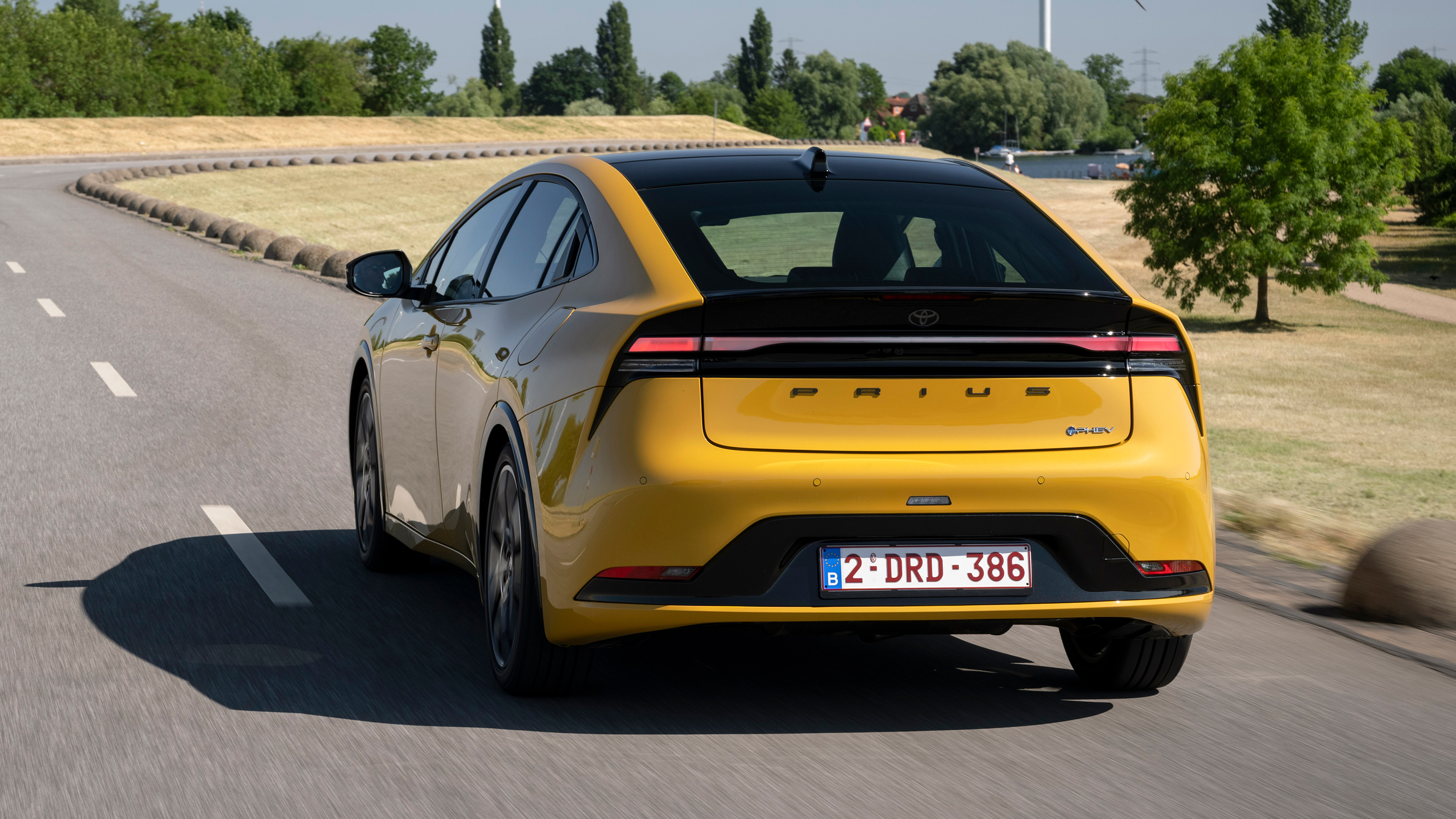 2023 Toyota Prius PHEV - rear tracking