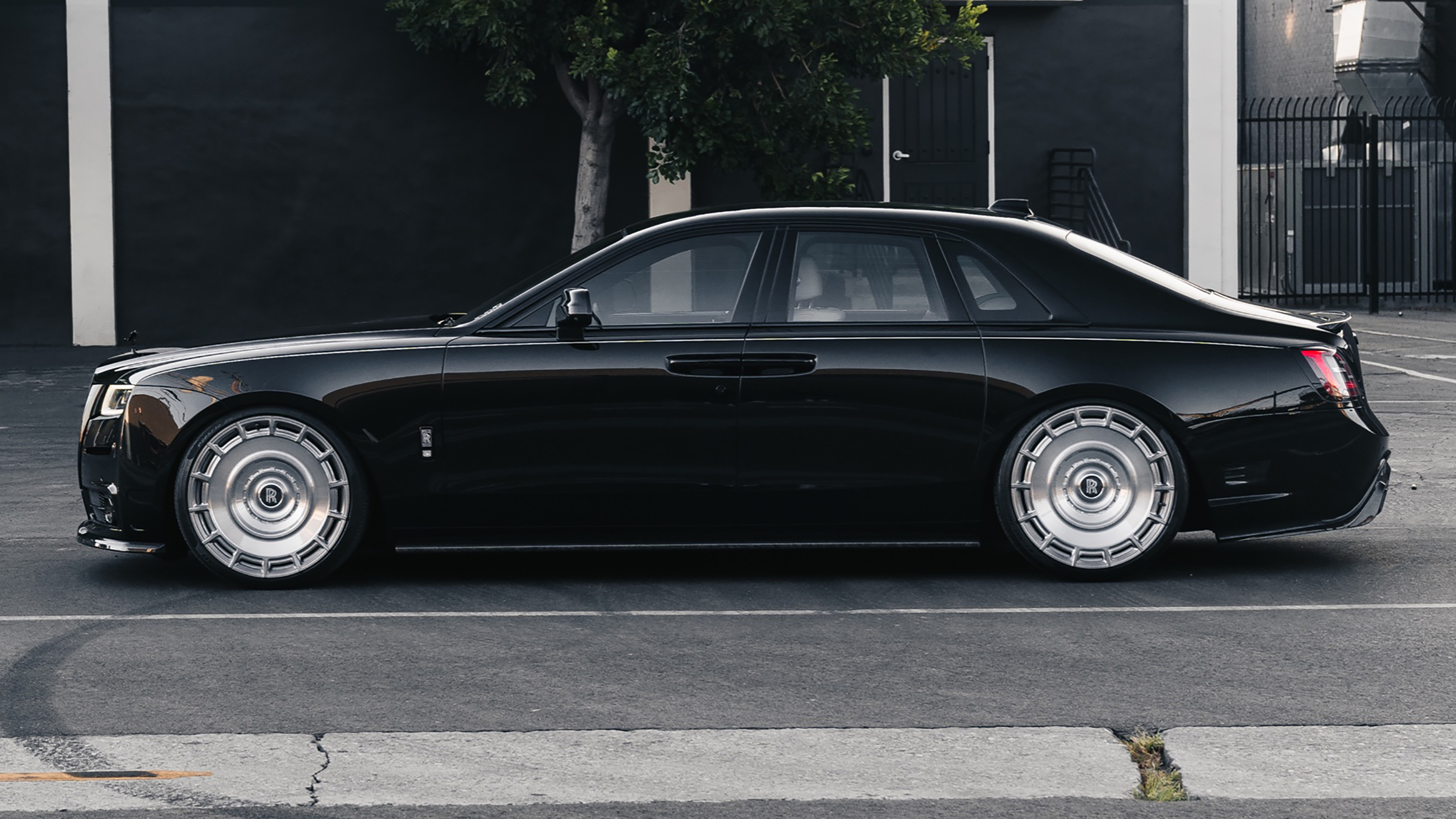 Urban Automotive Rolls Royce Ghost - side 